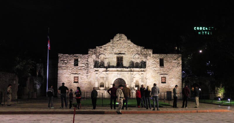 Alamo san antonio texas notte con turisti 4k 1553