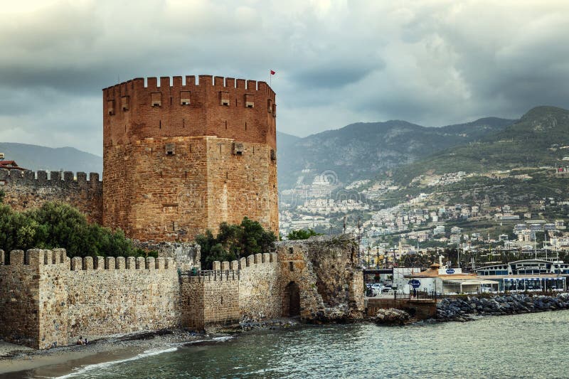 Alanya, Τουρκία, 05/07/2019: Το φρούριο στην πόλη θαλασσίως r στοκ φωτογραφία Alanya, Τουρκία, 05/07/2019: Το φρούριο στην πόλη θαλασσίως r στοκ φωτογραφία