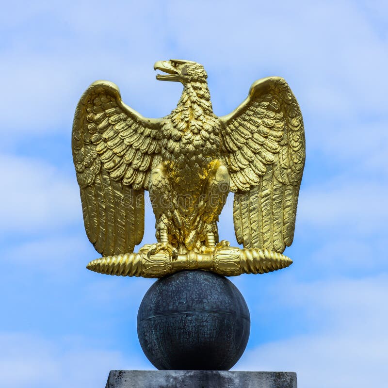 Alas abiertas del emblema de oro alemán de Eagle foto de archivo Alas abiertas del emblema de oro alemán de Eagle foto de archivo