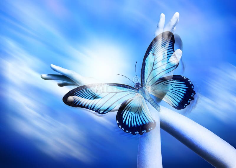 Alas de la mariposa de la mano de la espiritualidad