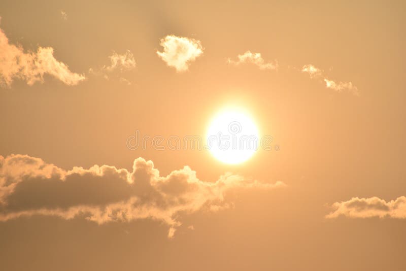 Alba di primo mattino con le nuvole immagini stock libere da diritti Alba di primo mattino con le nuvole immagini stock libere da diritti