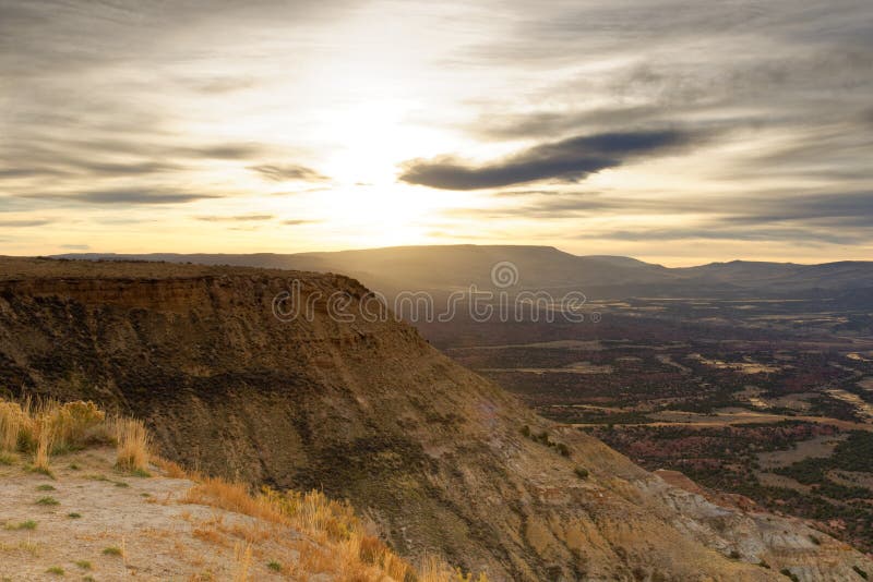 Alba sopra l'alta area a vegetazione arbustiva del deserto nel Wyoming immagine stock Alba sopra l'alta area a vegetazione arbustiva del deserto nel Wyoming immagine stock