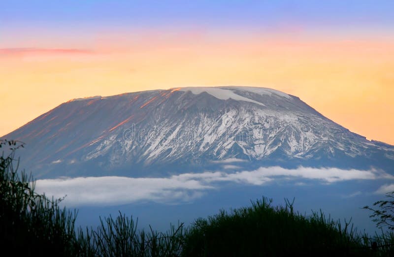 Alba sul supporto Kilimanjaro Alba sul supporto Kilimanjaro