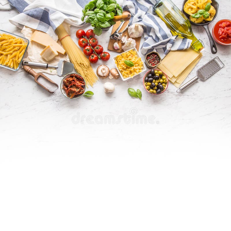 Albahaca italiana g del queso parmesano del aceite de oliva de las pastas de los ingredientes alimentarios