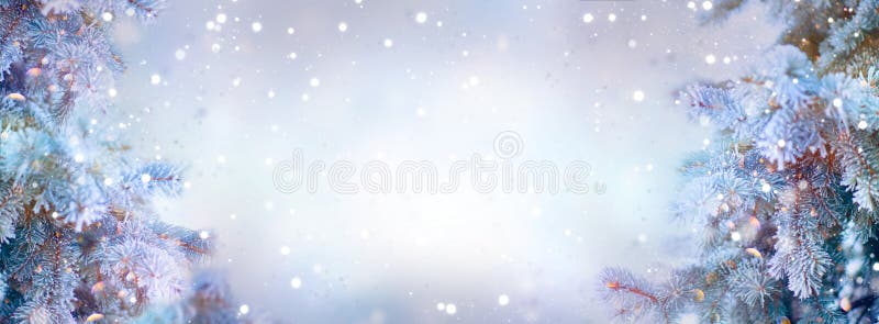 Alberi di festa di Natale Fondo della neve del confine Fiocchi di neve Abete rosso blu, bello Natale e progettazione di arte degl fotografia stock libera da diritti Alberi di festa di Natale Fondo della neve del confine Fiocchi di neve Abete rosso blu, bello Natale e progettazione di arte degl fotografia stock libera da diritti