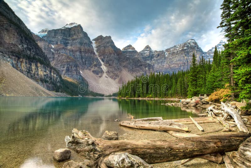 alberta jezioro Banff Canada lokalizować Louise moreny krajowego pobliski parka obraz royalty free alberta jezioro Banff Canada lokalizować Louise moreny krajowego pobliski parka obraz royalty free