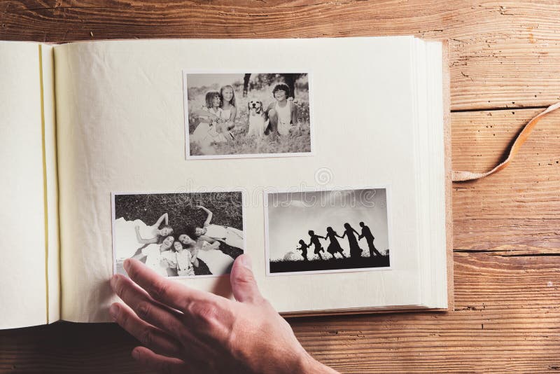 Album di foto con le immagini fotografia stock libera da diritti Album di foto con le immagini fotografia stock libera da diritti