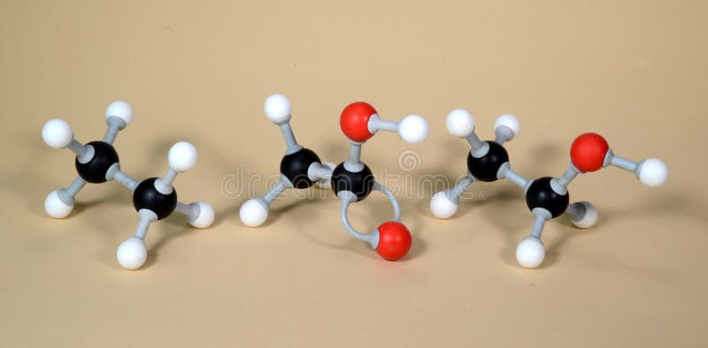 The alcane Ethane left, with the offsprings Acetic acid middle and Ethanol left. White is Hydrogen, black is Carbon, red is