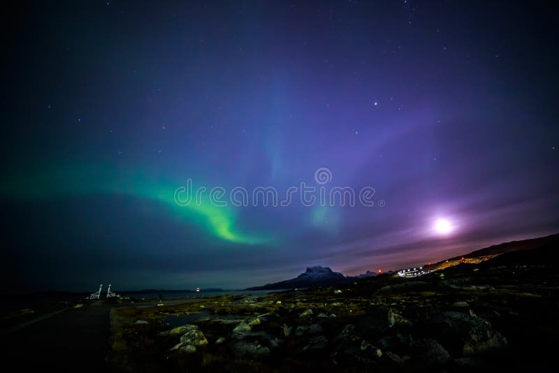 Alcohol ilegal y la aurora boreal imágenes de archivo libres de regalías Alcohol ilegal y la aurora boreal imágenes de archivo libres de regalías