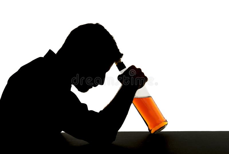 Silhouette di bevande alcoliche uomo ubriaco holding bottiglia di whiskey in dipendenza dall'alcool e l'alcolismo, concetto, isolato su sfondo Bianco.