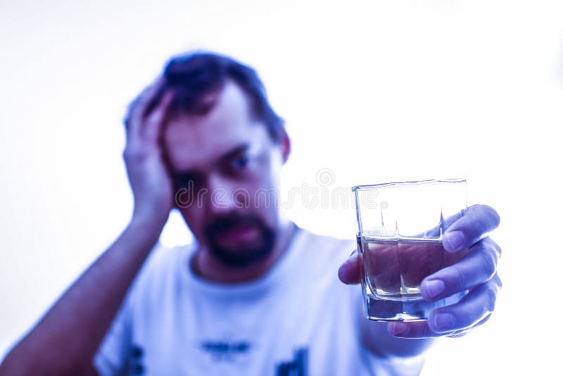 Alcoholverslaving - Sociaal probleem - Alcoholisme royalty-vrije stock foto Alcoholverslaving - Sociaal probleem - Alcoholisme royalty-vrije stock foto