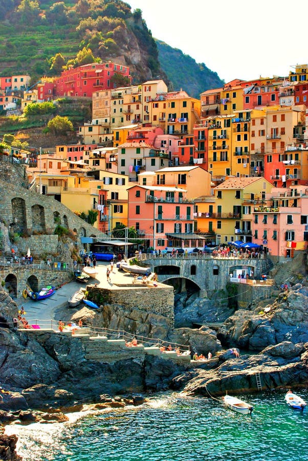 Manarola, Joya En La Riviera Italiana, Parque Nacional Cinque Terre Imagen de archivo - Imagen de aldea, visto: 156511551