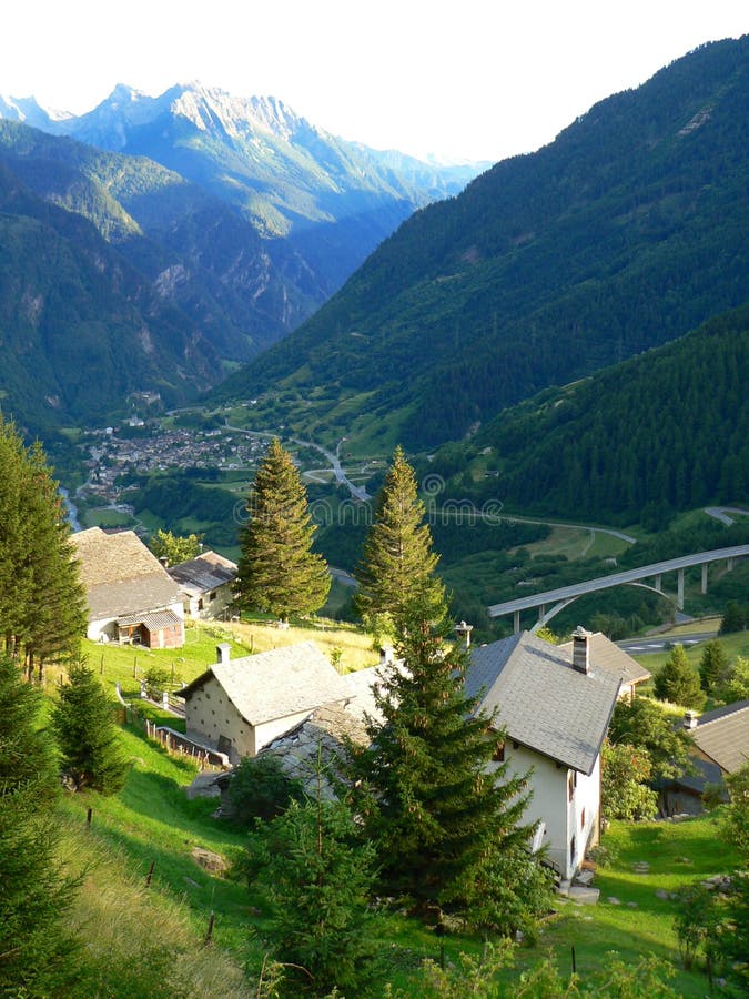 Aldea suiza en valle