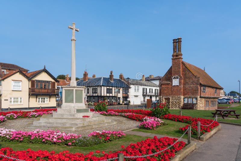 Aldeburgh, Suffolk. UK. September 2020. View of the War Memorial, The Moot Hall and Mill Inn pub in Aldeburgh,. Aldeburgh, Suffolk. UK. September 2020. View of the War Memorial, The Moot Hall and Mill Inn pub in Aldeburgh,