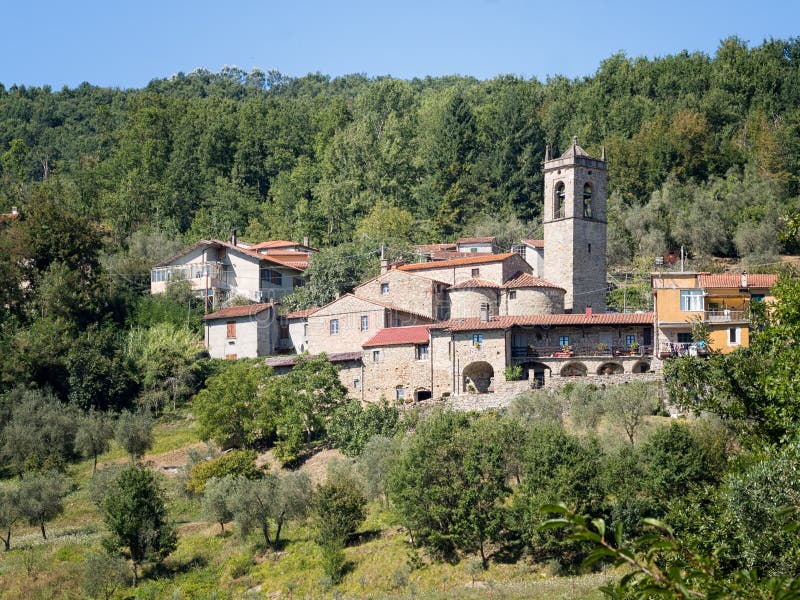 Alebbio - typisch klein dorp in Noord-Toscanië, Italië