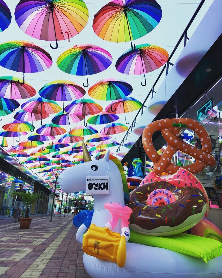 Aleia de guarda-chuvas de flutuação fotos de stock