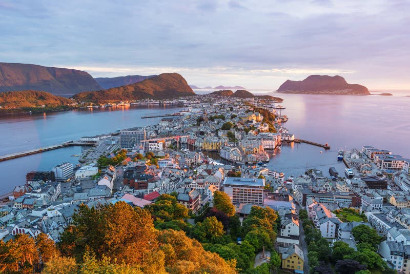 Alesund - die touristische Stadt von Norwegen lizenzfreie stockfotografie Alesund - die touristische Stadt von Norwegen lizenzfreie stockfotografie