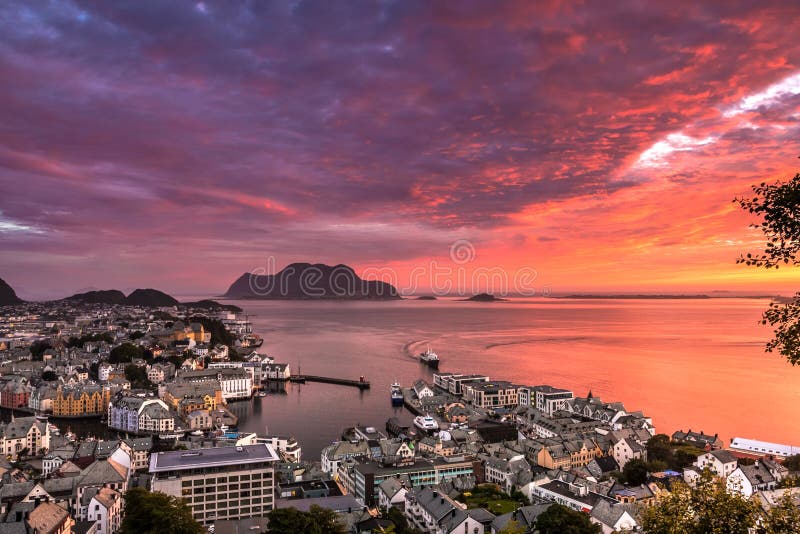 Alesund La Ville La Plus Belle Dans La Côte Occidentale De