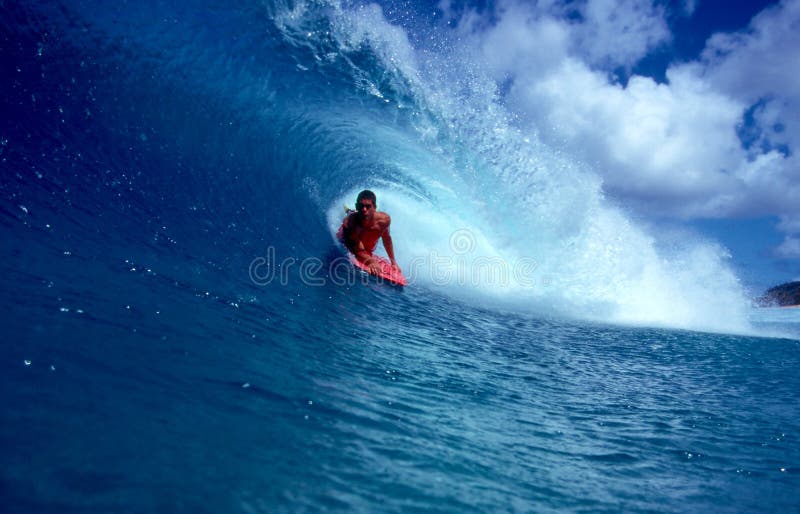 alex błękitny bodyboarder kinimaka pro tubki fala obraz stock alex błękitny bodyboarder kinimaka pro tubki fala obraz stock