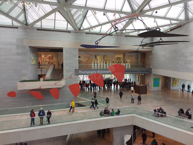 Alexander Calder Mobile, National Gallery van Art East Building, Vrouwen ` s Maart, Washington, gelijkstroom, de V.S. stock afbeelding Alexander Calder Mobile, National Gallery van Art East Building, Vrouwen ` s Maart, Washington, gelijkstroom, de V.S. stock afbeelding