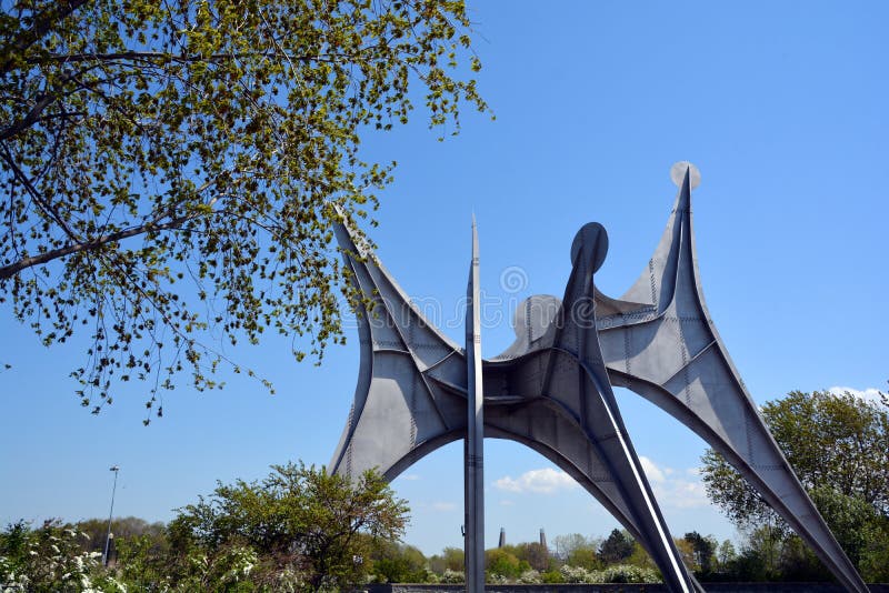Alexander Calder skulptur L ` Homme fotografering för bildbyråer Alexander Calder skulptur L ` Homme fotografering för bildbyråer