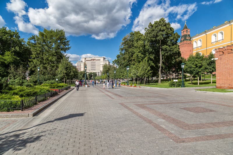 Alexander Gardens a Mosca. Mosca, Russia - 14 agosto 2015: Il giardino di Alexander comprende tre giardini separati, che allungano su tutta la lunghezza della parete occidentale di Cremlino