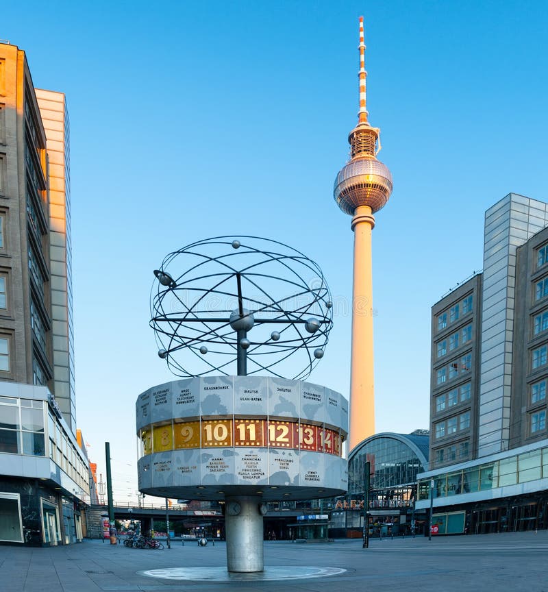 Continuación Separar burlarse de Alexanderplatz De Berlín, Reloj De Hora Mundial Imagen editorial - Imagen  de febrero, alejandro: 74556320