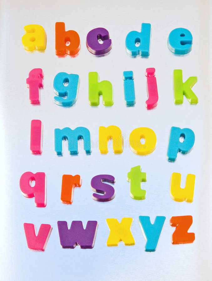 Alfabet in kleine letters gekleurde brieven.