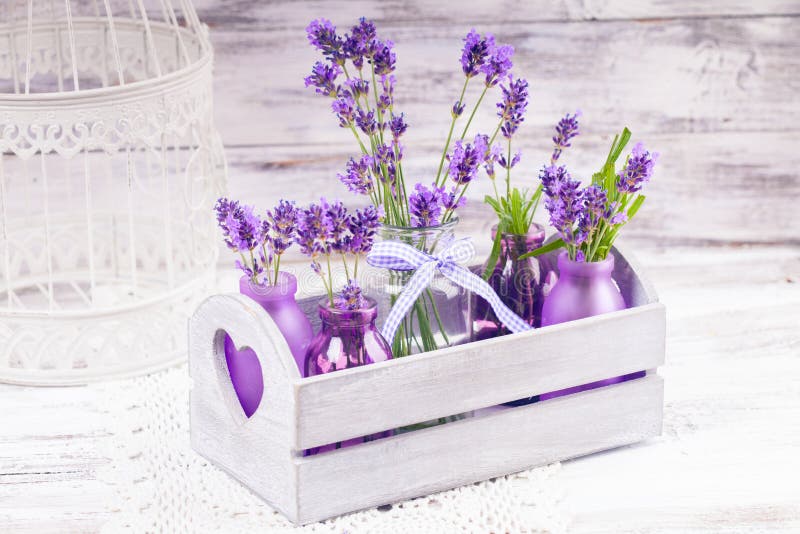 Alfazema na decora??o das garrafas imagens de stock Alfazema na decora??o das garrafas imagens de stock