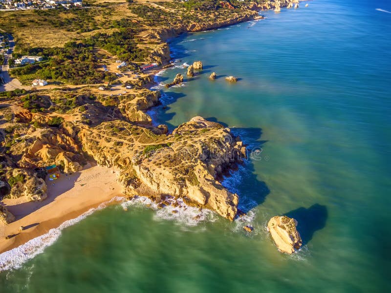 Algarve, Portugal: Luft-UAV-Foto der Küste stockbilder Algarve, Portugal: Luft-UAV-Foto der Küste stockbilder