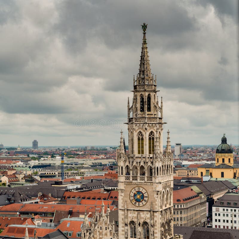 Algemeen satellietbeeld van München van een toren stock foto's Algemeen satellietbeeld van München van een toren stock foto's