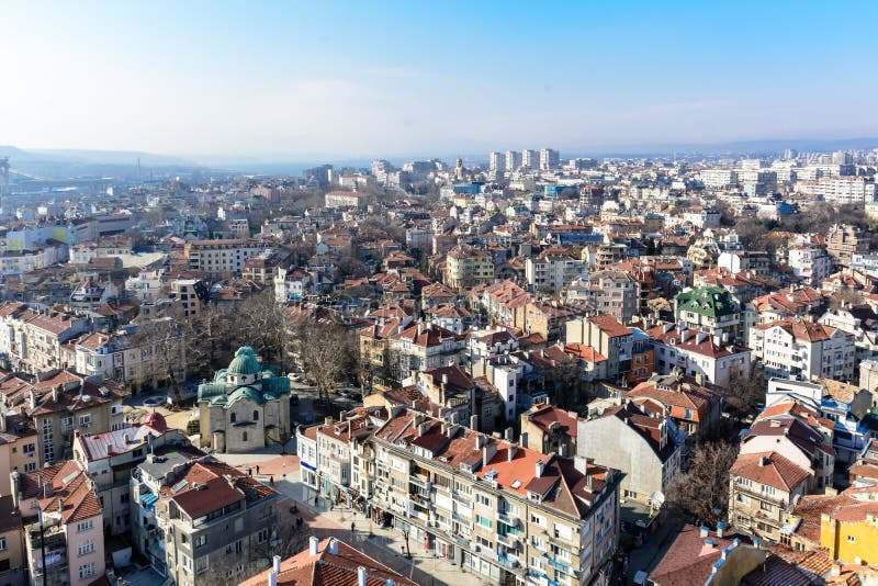 Algemene hoge mening van Varna, Bulgarije in mooie zonnige dag royalty-vrije stock afbeelding Algemene hoge mening van Varna, Bulgarije in mooie zonnige dag royalty-vrije stock afbeelding