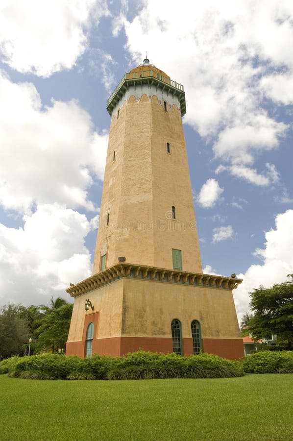 Alhambra Water Tower foto de archivo. Imagen de agua 76385918