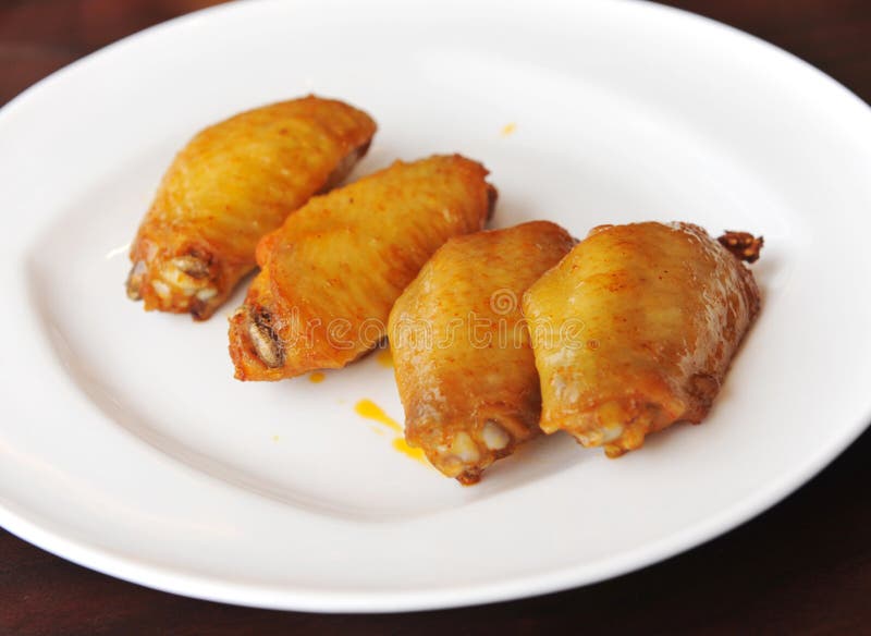 Quattro ali di pollo in zolla.