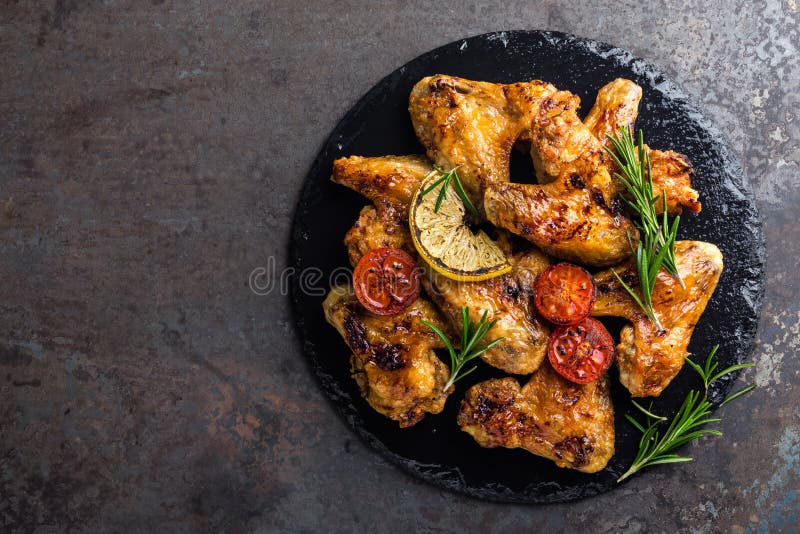 Ali di pollo del BBQ, carne arrostita piccante immagine stock libera da diritti Ali di pollo del BBQ, carne arrostita piccante immagine stock libera da diritti