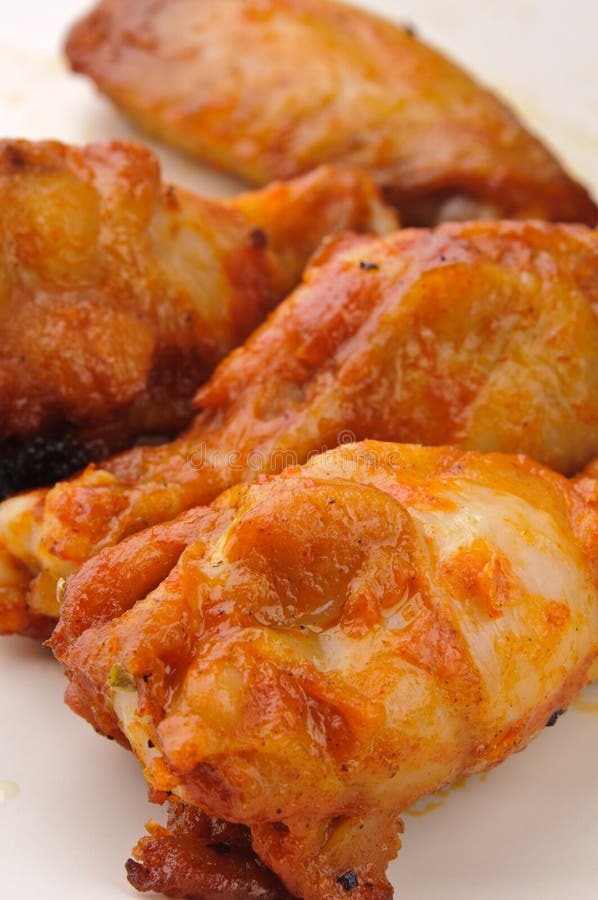 Ali di pollo piccanti immagini stock