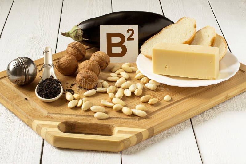 Alimenti ricchi in vitamina B2 immagine stock libera da diritti Alimenti ricchi in vitamina B2 immagine stock libera da diritti