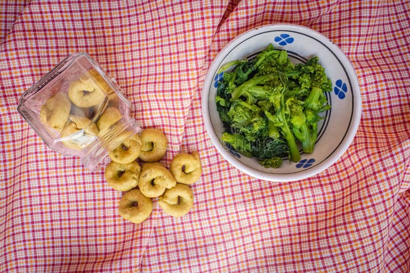 Alimenti tradizionali a base di snack in Puglia fotografie stock