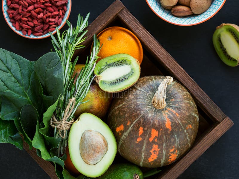 Alimento biológico saudável do fazendeiro: fruto, vegetais, sementes, superfood fotos de stock Alimento biológico saudável do fazendeiro: fruto, vegetais, sementes, superfood fotos de stock