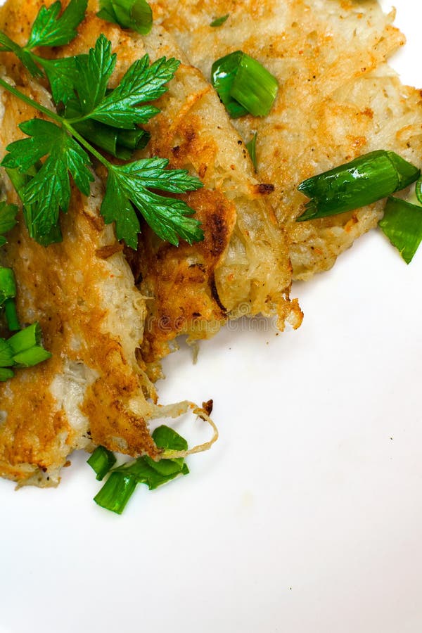 Alimento do dia irlandês caseiro das panquecas (Boxty)/StPatrick de batata fotos de stock Alimento do dia irlandês caseiro das panquecas (Boxty)/StPatrick de batata fotos de stock