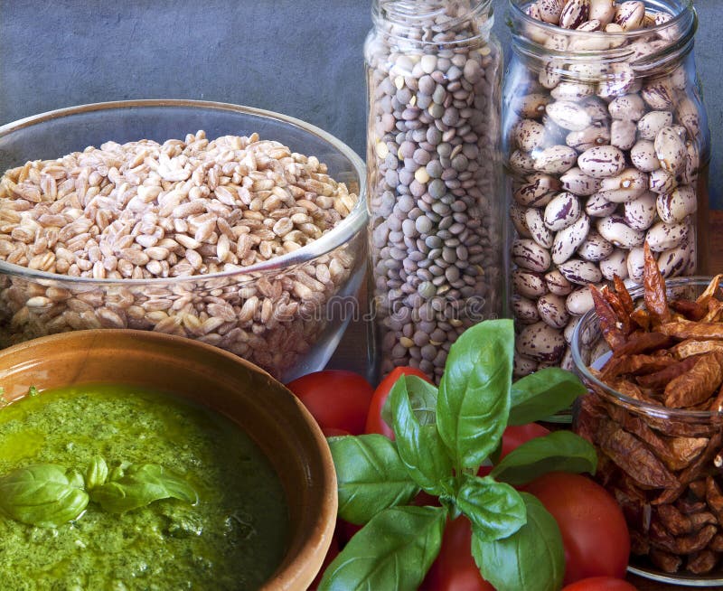 Cibo vegano, legumi e verdure fotografie stock