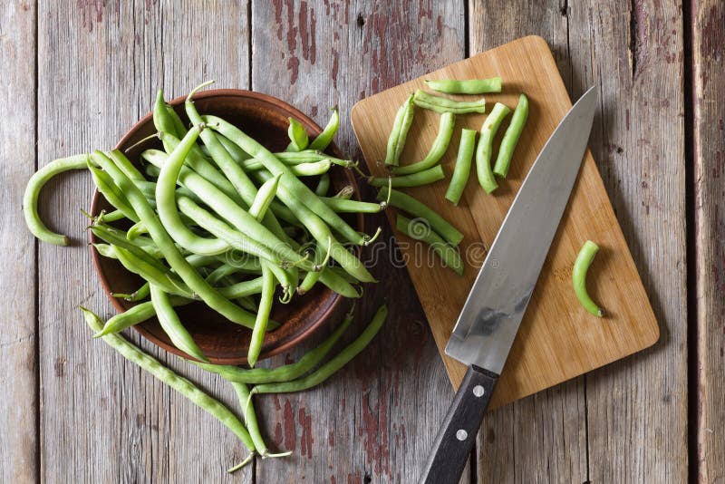 Alimento sano, cottura di concetto, crudo, crudo, organico, giovane, verde, verdure, asparago, fondo di legno Vista superiore fotografie stock libere da diritti Alimento sano, cottura di concetto, crudo, crudo, organico, giovane, verde, verdure, asparago, fondo di legno Vista superiore fotografie stock libere da diritti