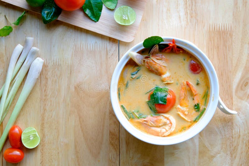 Alimento tailandês da sopa de Tom Yum fotografia de stock royalty free Alimento tailandês da sopa de Tom Yum fotografia de stock royalty free