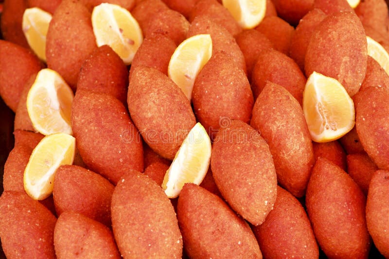 Alimento turco - polpette farcite immagini stock libere da diritti Alimento turco - polpette farcite immagini stock libere da diritti