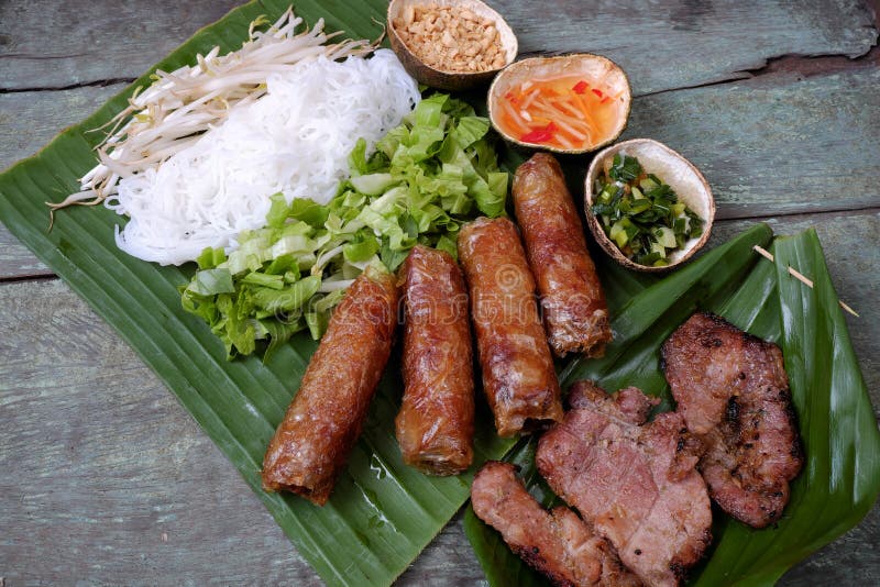 Alimento vietnamiano, rolo de mola, gio do cha, carne do assado