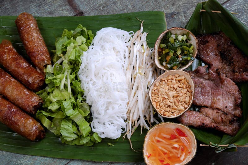 Alimento vietnamiano, rolo de mola, gio do cha, carne do assado