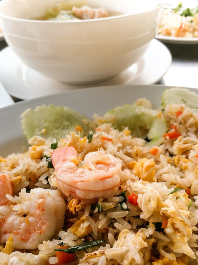 Alimentos na placa imagens de stock royalty free