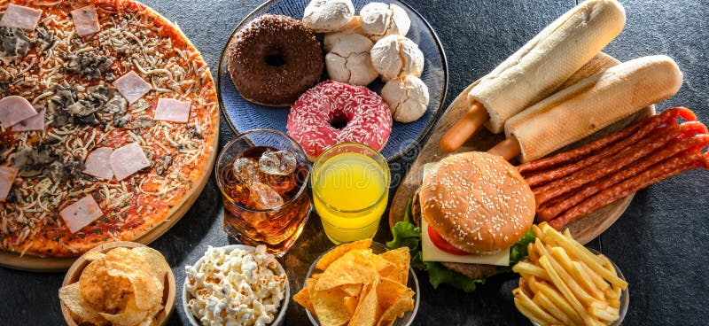 Alimentos que aumentan el riesgo de cáncer. comida chatarra fotos de archivo libres de regalías