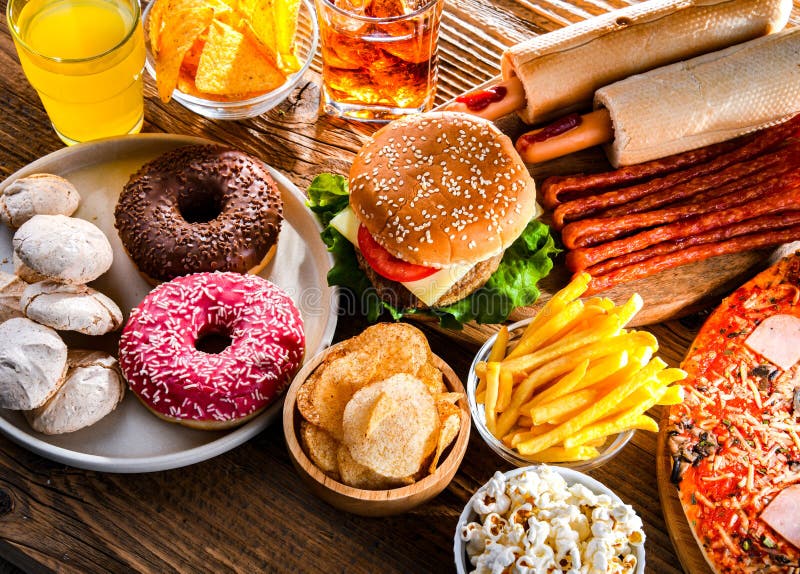 Alimentos que aumentan el riesgo de cáncer. comida chatarra fotografía de archivo libre de regalías