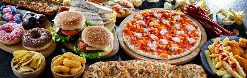 Alimentos que aumentan el riesgo de cáncer. Comida chatarra imagen de archivo